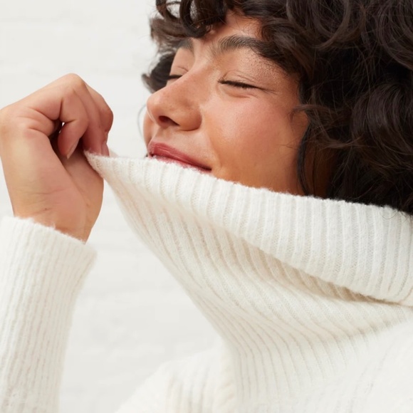 🤍 Comfy Curved Hem Turtleneck Sweater | UpWest | Whisper White | NWT (Size S) - Picture 3 of 5